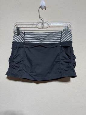 Lululemon Athletica Women's 4 Athletic Running Shorts Gray Stretch Zip Pocket X1